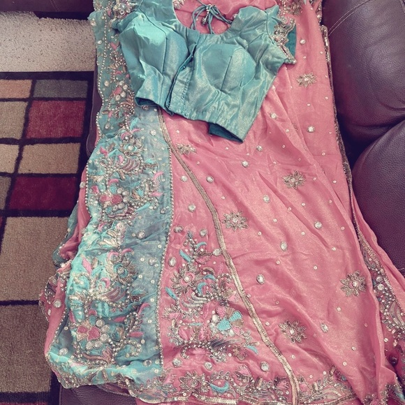 Bridal sequined shimmer georgette embroidered lehenga saree - Picture 3 of 6